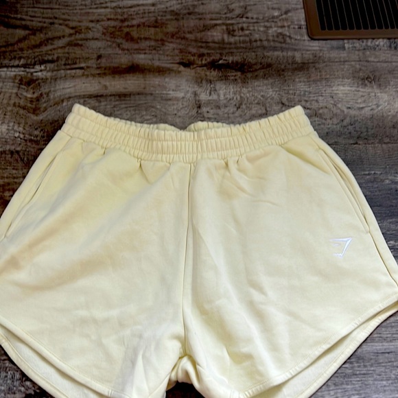 Gymshark Pants - Yellow Gymshark shorts
